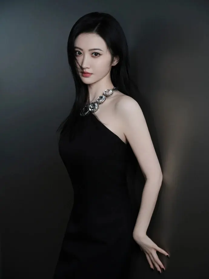 景甜黑裙绝杀！这才是人间富贵花。