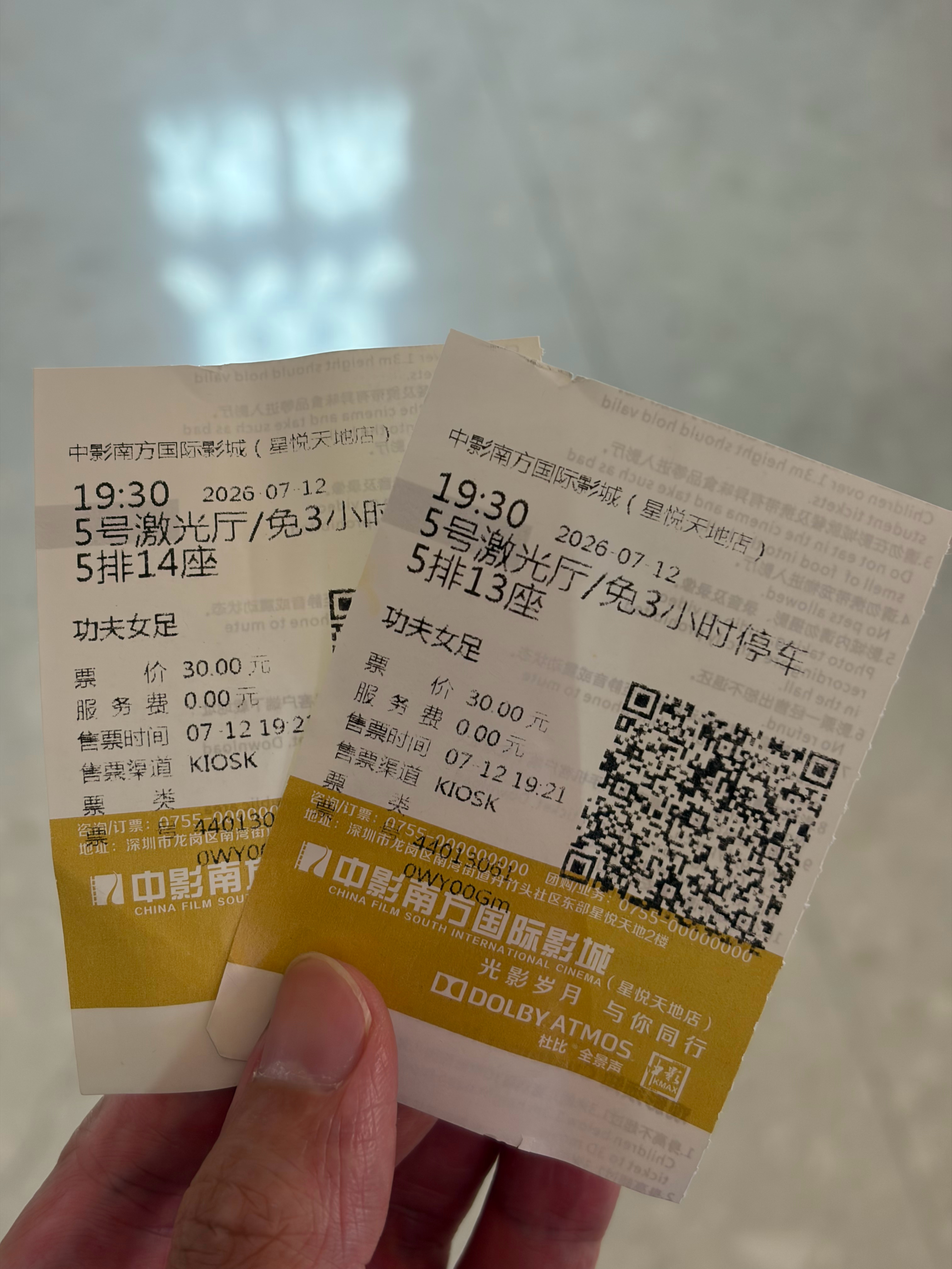 看到一个虎扑JR这么评价星爷电影经典，不只是因为无厘头，而是无厘头下面有完整故事