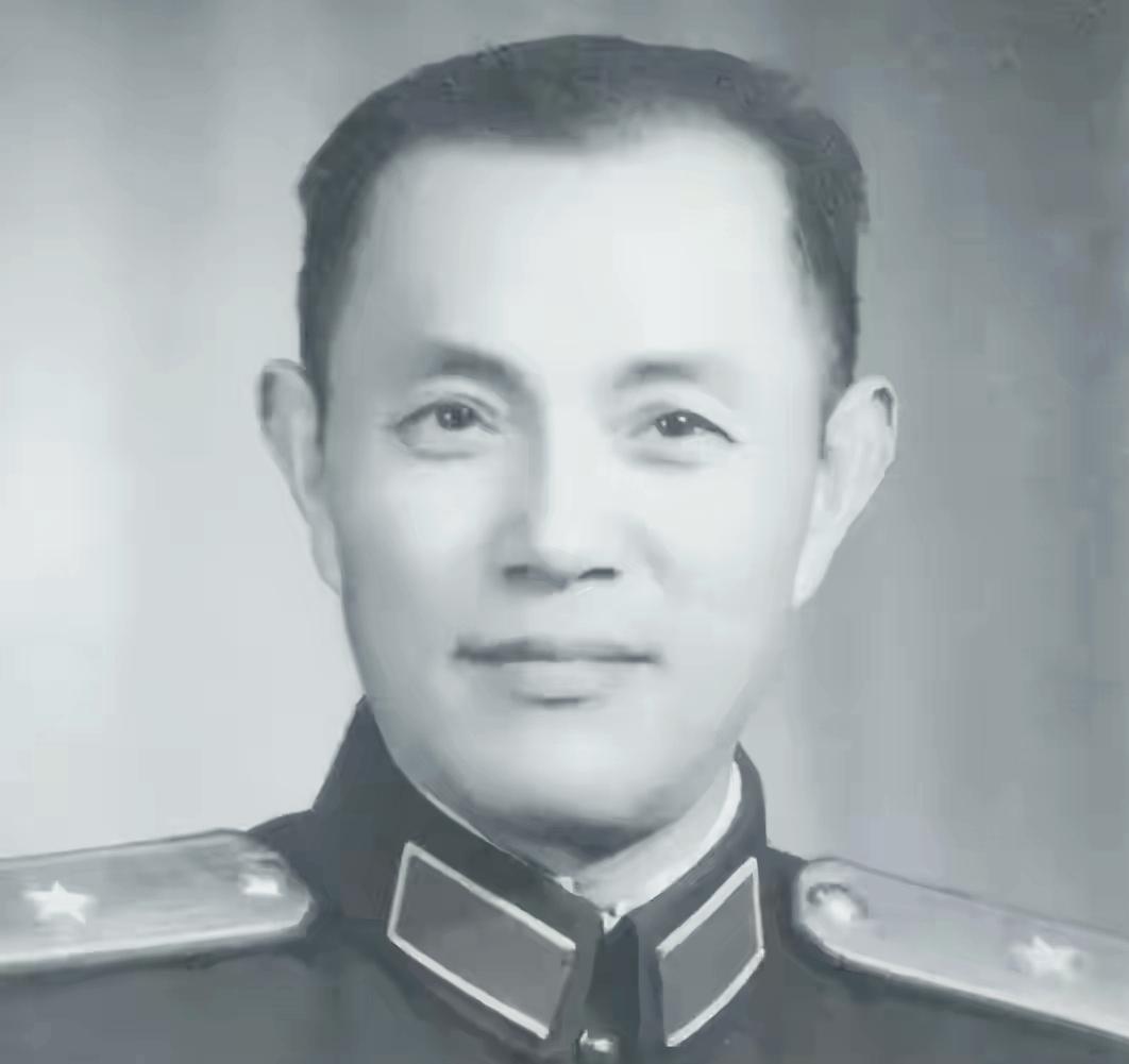 毛主席审定正军级任免名单，看到张力雄时亲自批示调往江西军区！



1975年6