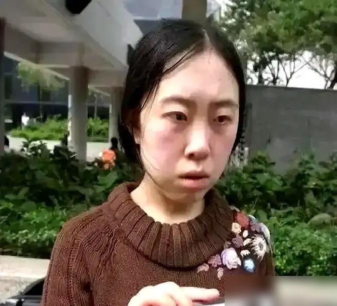 他留下12页遗书，从尖沙咀码头一跃而下，只为让女儿见刘德华一面。
16岁的杨丽