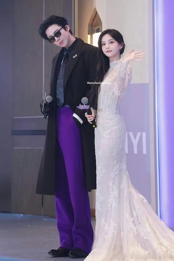 刘宇宁李一桐这张有点南枫和宋小鱼番外篇的既视感 刘宇宁李一桐 大哥大嫂风味儿