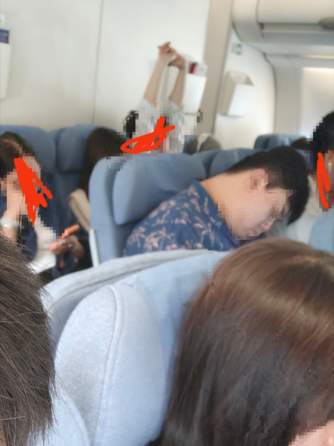 哥，你别睡了。你在深圳打呼噜，人都微信打到我郑州来了 那声音震耳欲聋啊 