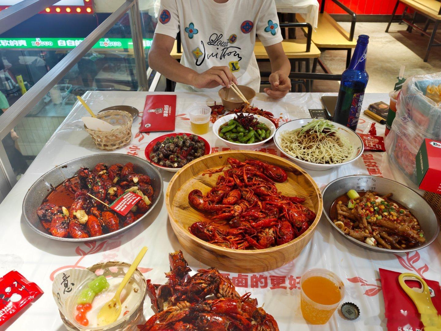 两个中年男人的轻松一刻 武汉·波锅卤虾(光谷旗舰店)