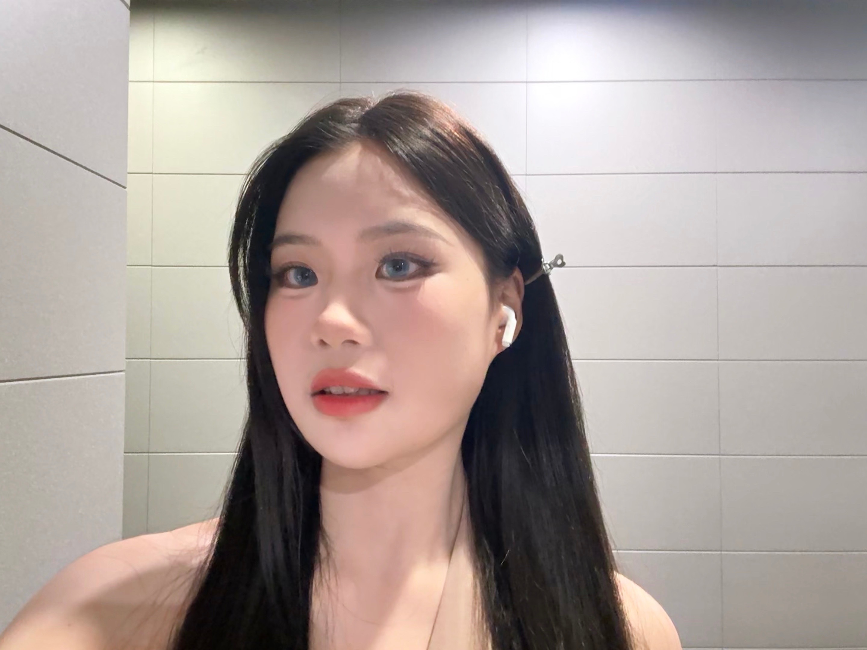 p1-2纪念第一次戴美瞳上IVL！这个赛季化妆师给我说可以帮我戳美瞳，于是我速速
