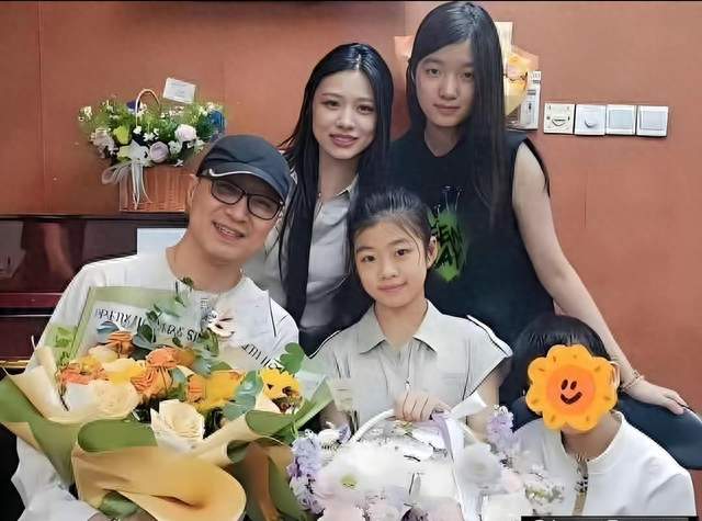 汪峰三个女儿三个妈！大女儿像极葛荟婕，醒醒像谁？基因太神奇