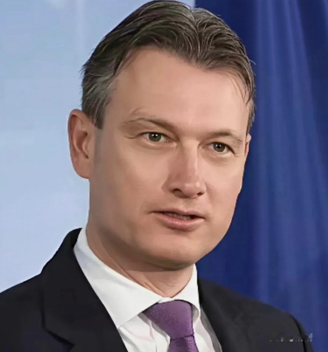 荷兰终于还是承认了！

荷兰大臣卡雷曼斯突然松口，愿意与中国就冻结安世半导体资产