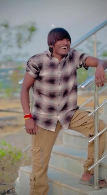 印度人心中的世界第一帅哥这么太帅了，看印度少男少女看他的眼神就知道，这第一帅哥分