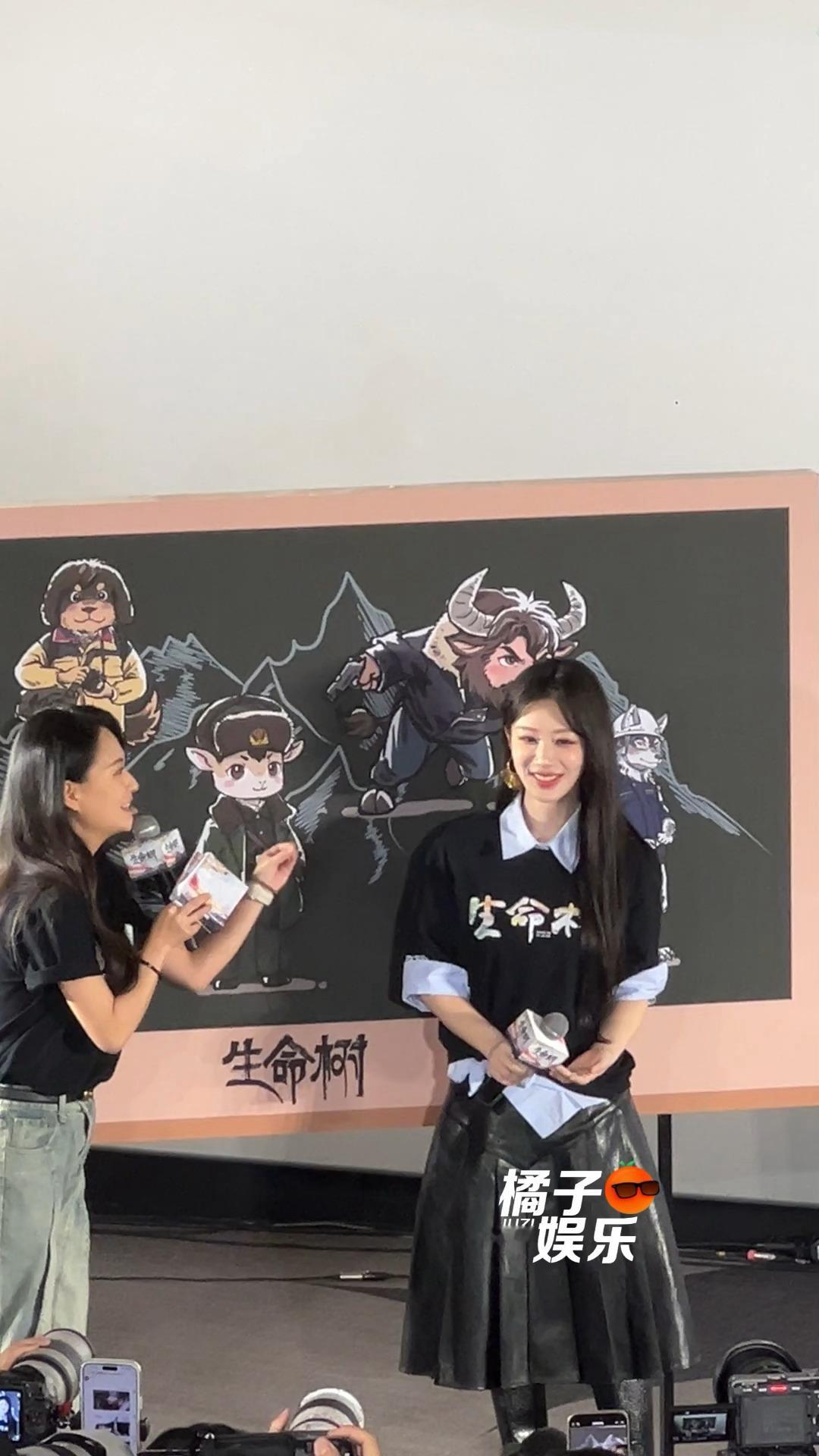 主持人：“假设白菊当局长了，那应该叫白菊，白菊，还是白菊局，还是菊局，还是白白局