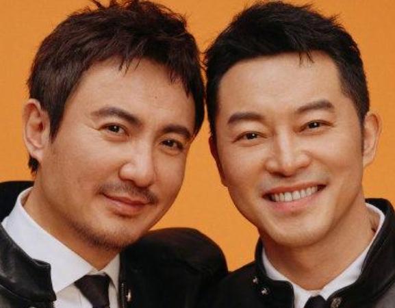 沈腾和沙溢作为“军艺校草”同框引发诸多关注。
2月16日除夕当天，两人为宣传《飞