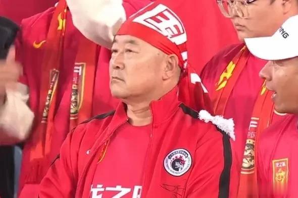 中国男足颜面尽失，现在的中国男足已经彻底被人瞧不起了，哪怕连一句恭维的话也听不到