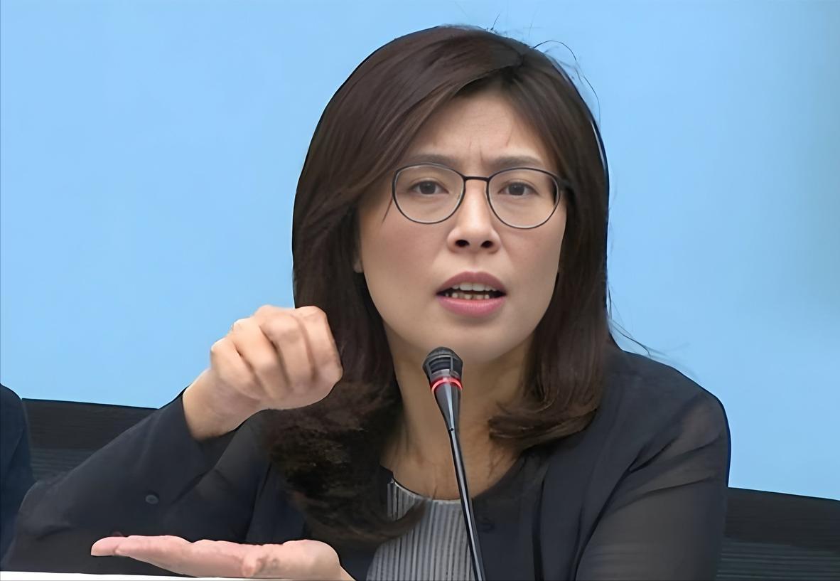 特朗普变脸如翻书！台海再起波澜，郑丽文拍桌，怒骂赖清德别骗了！
5月以来的三件事