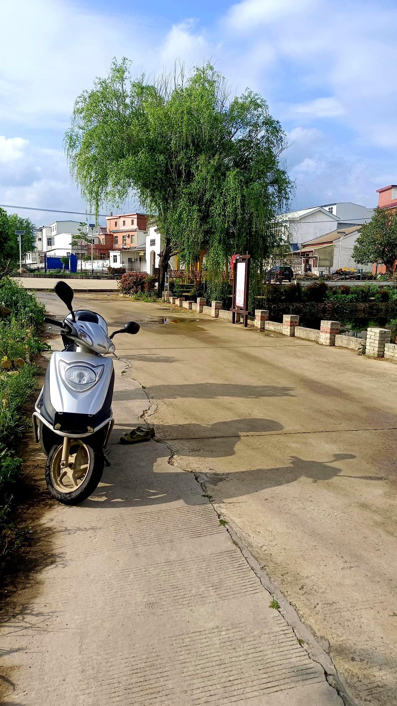家里没矿，还敢跟风砸钱报班吗？
我姐前两天电话里火急火燎，说她儿子考公报班前前后