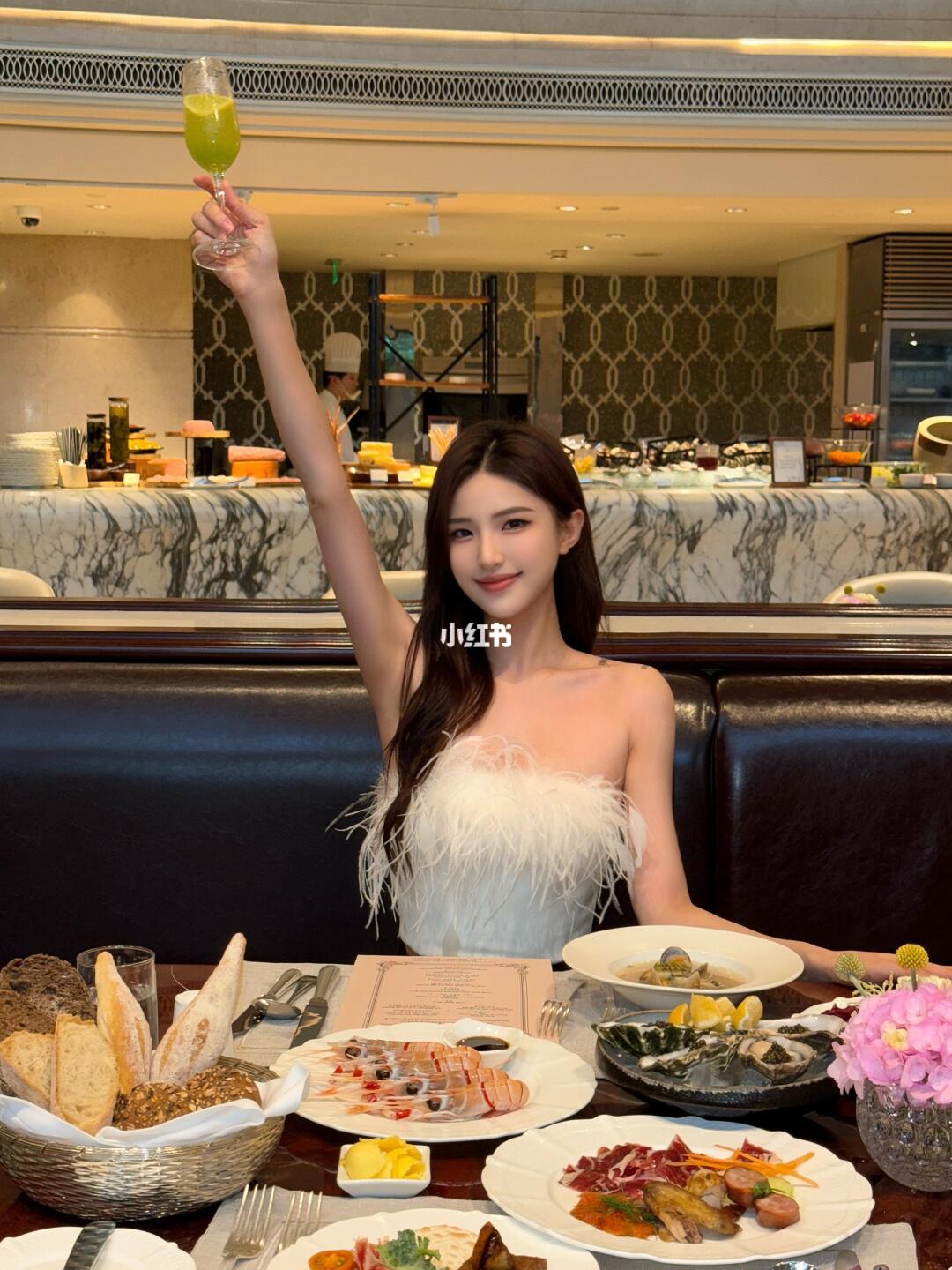 Sundays start with Brunch🥂