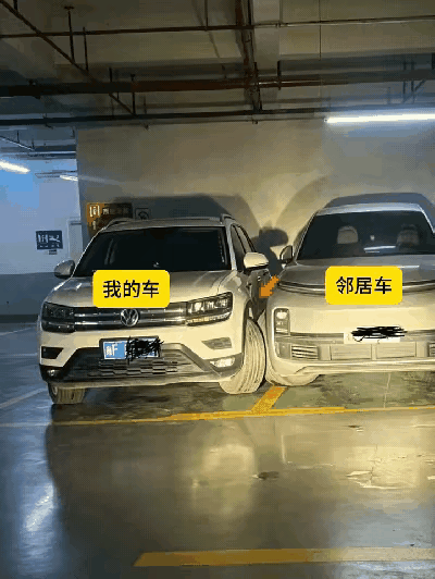 看样子这两个邻居关系应该非常不错，停车的时候都要肩并肩，头挨头这个停法一般人真的