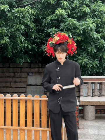 泉州线下偶遇刘也刘也泉州线下生图谁懂在泉州街头偶遇刘也真的太惊喜了！从聚光灯下的