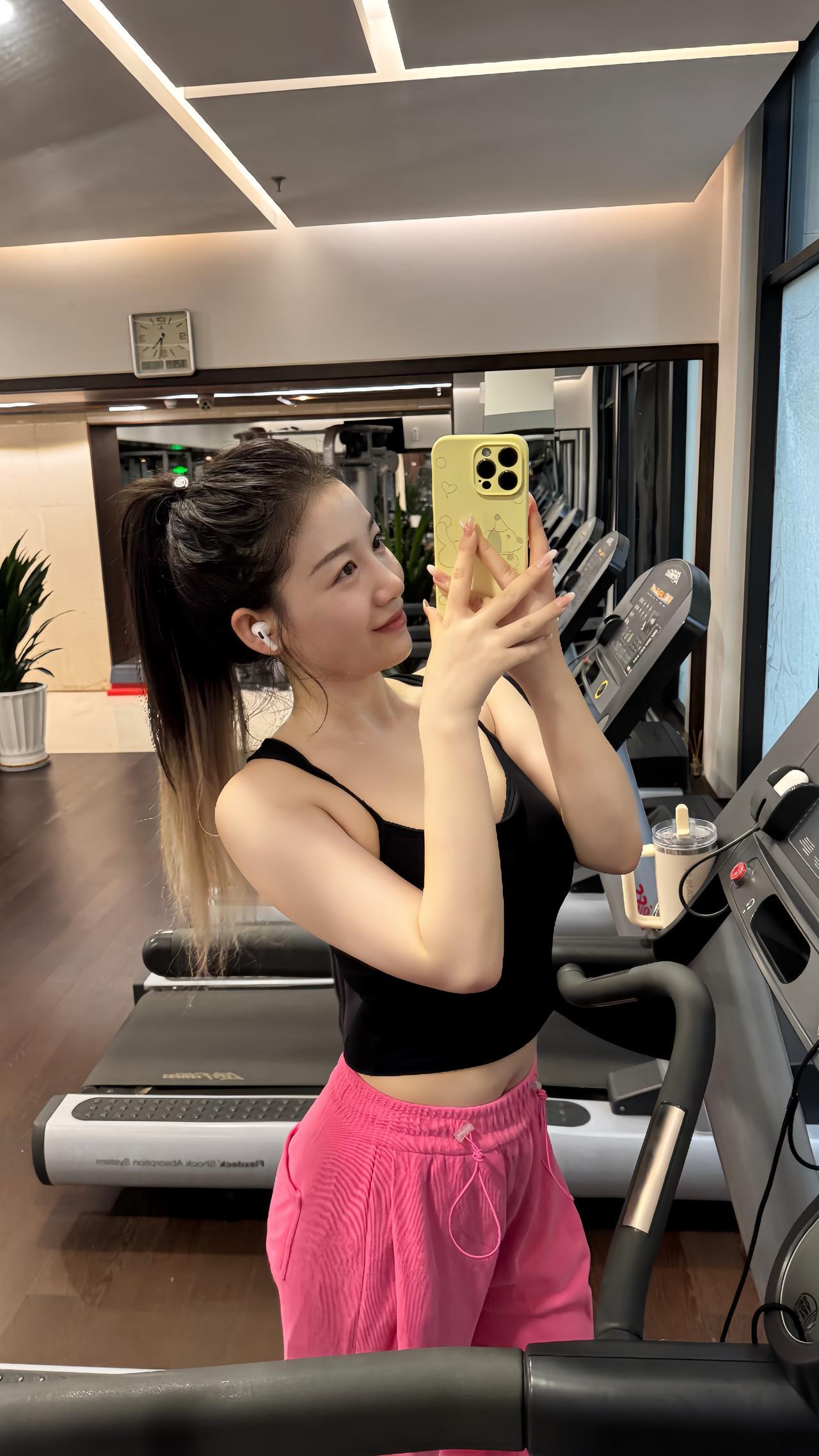 天冷记得添衣奥冬季多肉养护 ☔️谁说多肉是懒人植物? 女孩子想吃辣条是什么感受?