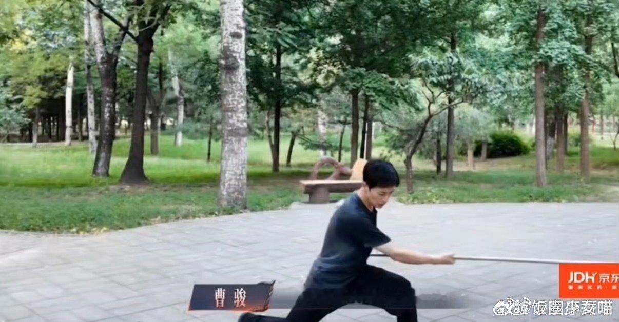 曹骏怎么在舞姬里一眼分辨出刺客 披荆斩棘曹骏凭借练舞练武积累，从容面对披荆斩棘试
