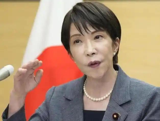 我觉得现在的日本有点疯了，居然一头扎进同时得罪中国和俄罗斯两个大国的死胡同里。说