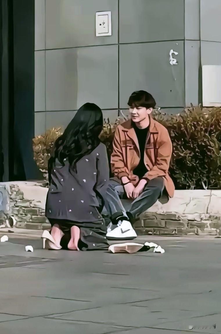 反了？反了！
姑娘跪反了吧？小伙要造反吗？
她这是犯了七出中的哪一条，竟至于长跪