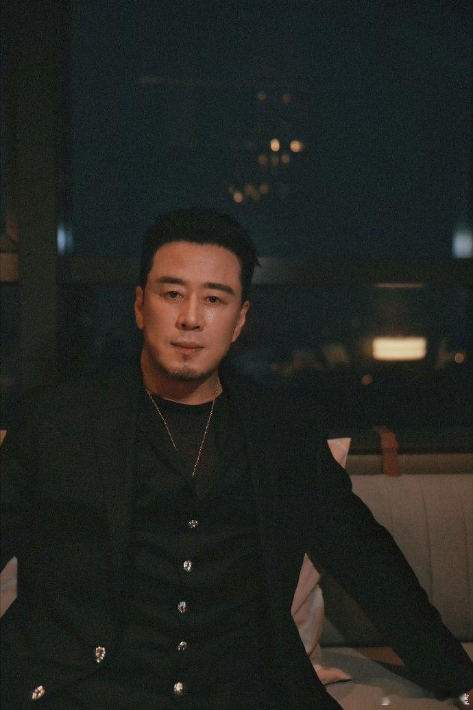 窦靖童vs杨坤侯明昊侯明昊胆子也太大了，直接撞上杨坤前辈和窦靖童，三人混战，小组