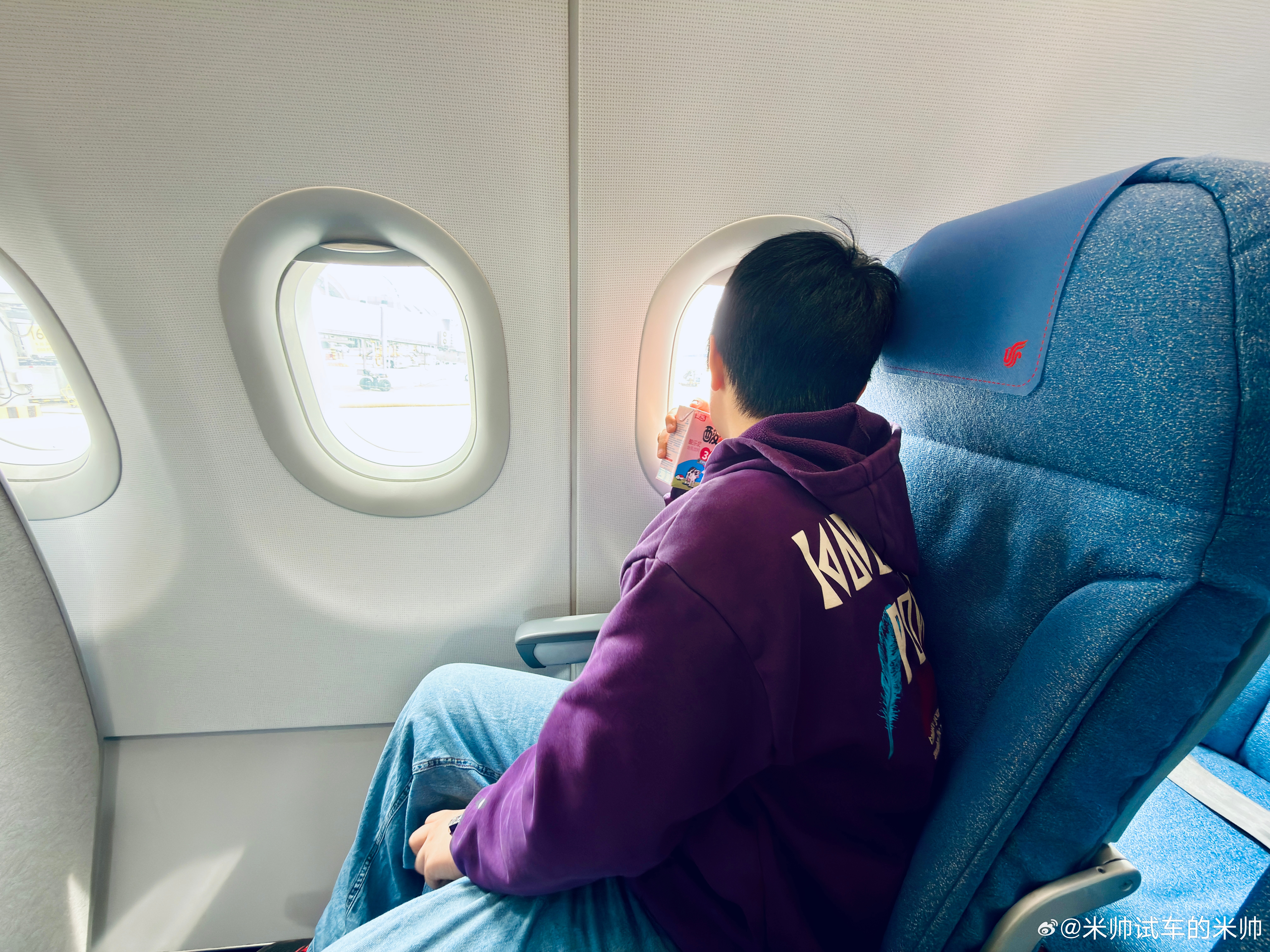 小孩子放春假，带他去他最想去的香港，父子局走起！为了能多点游玩时间，在休息室都在