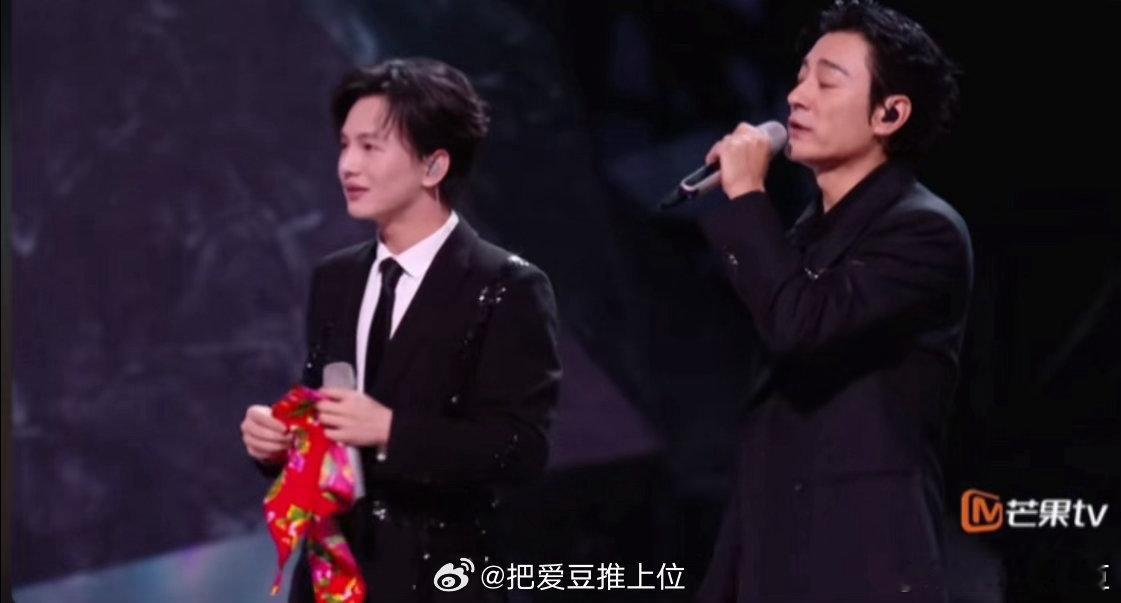 李光洁跟朱丹说让周一围来披哥踢馆李光洁喊话朱丹说让周一围来踢馆本来在看舞台相关的