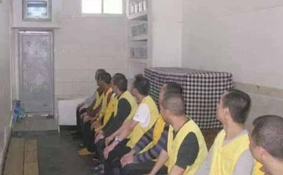 没执法权的看守所辅警，仅凭一部手机打通内外，摇身变成“特权批发商”，非法敛财十万