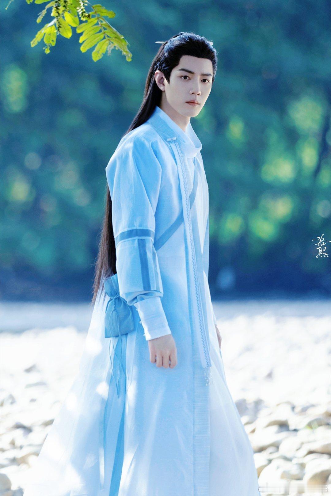 肖战肖战时影  肖战玉骨遥时影有悲悯心，所以后来神以看苍生涂炭为乐、已不配受世人