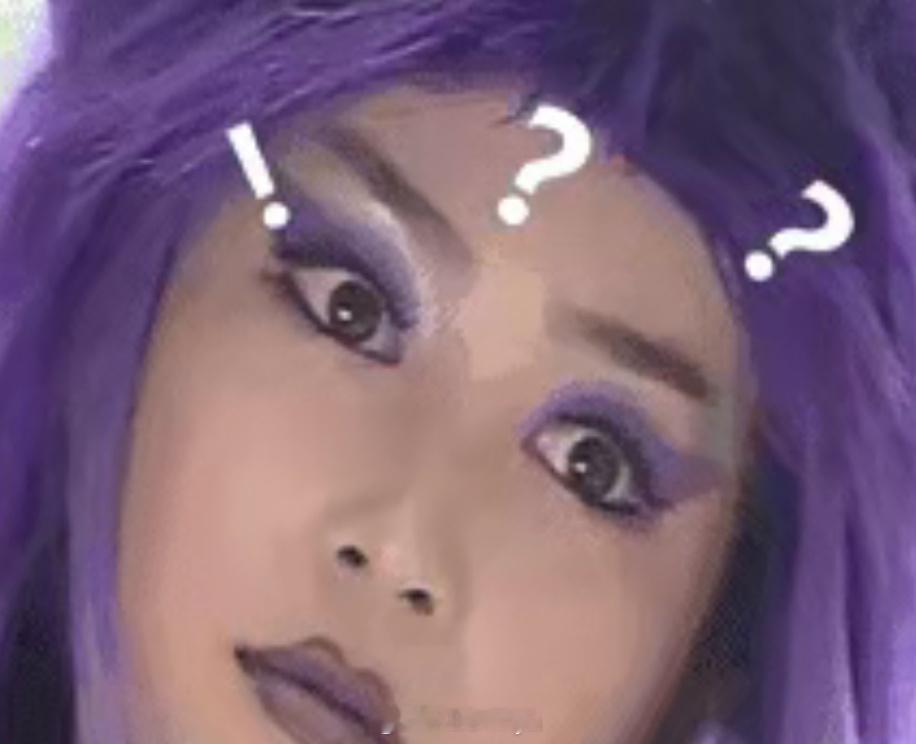 我刚点咖啡 我说大杯冰美式 服务员问我冰的热的？我：。。。？？？ 