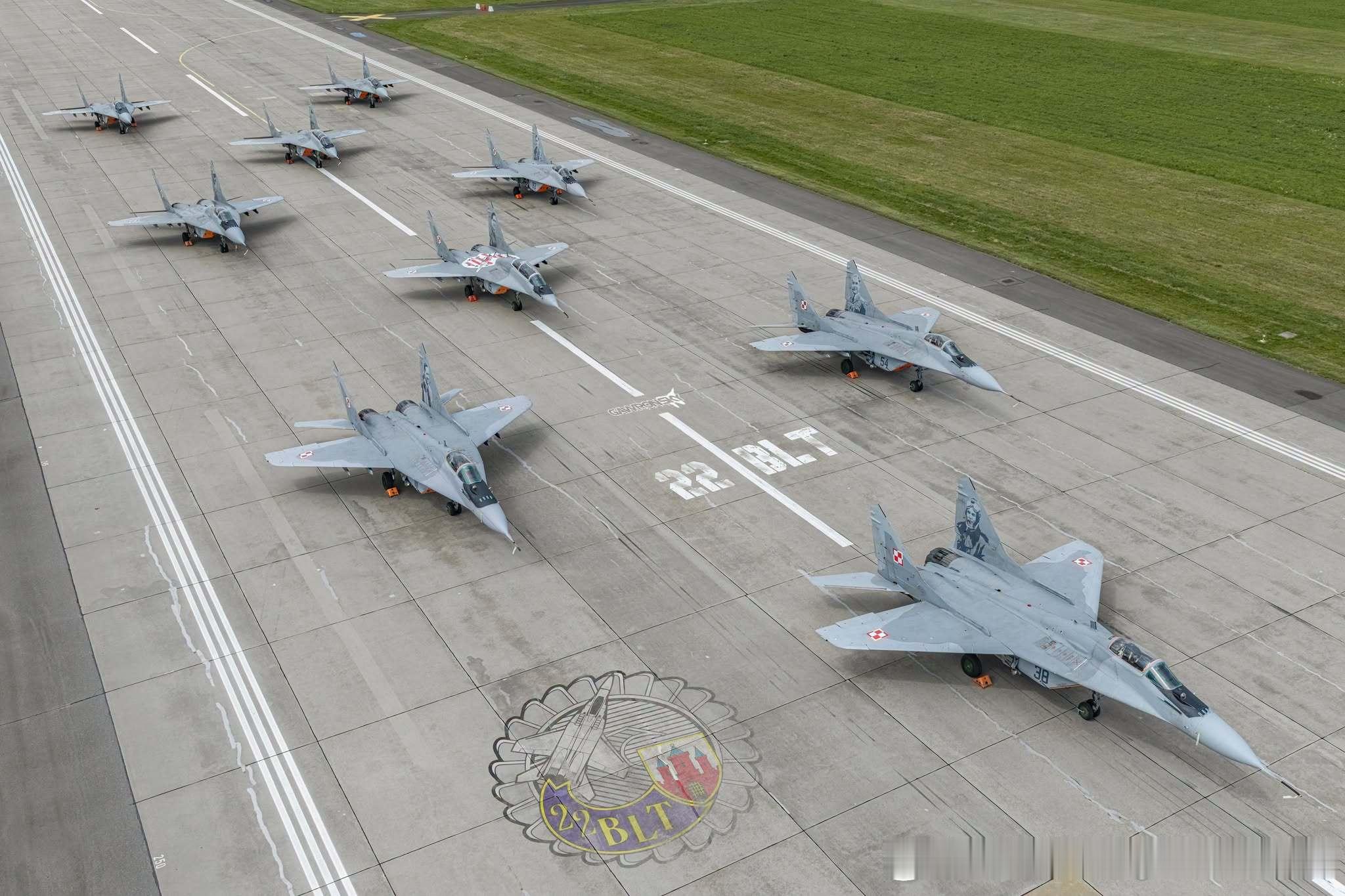 烽火问鼎计划 波兰空军第22战术航空基地在马尔堡基地组织了一场米格-29战斗机的