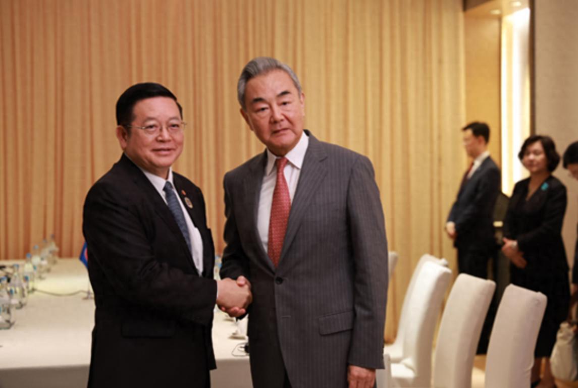 菲律宾挖了个大坑，王毅外长到场第一件事，提醒东盟小心马尼拉
 
7月20日，仁爱