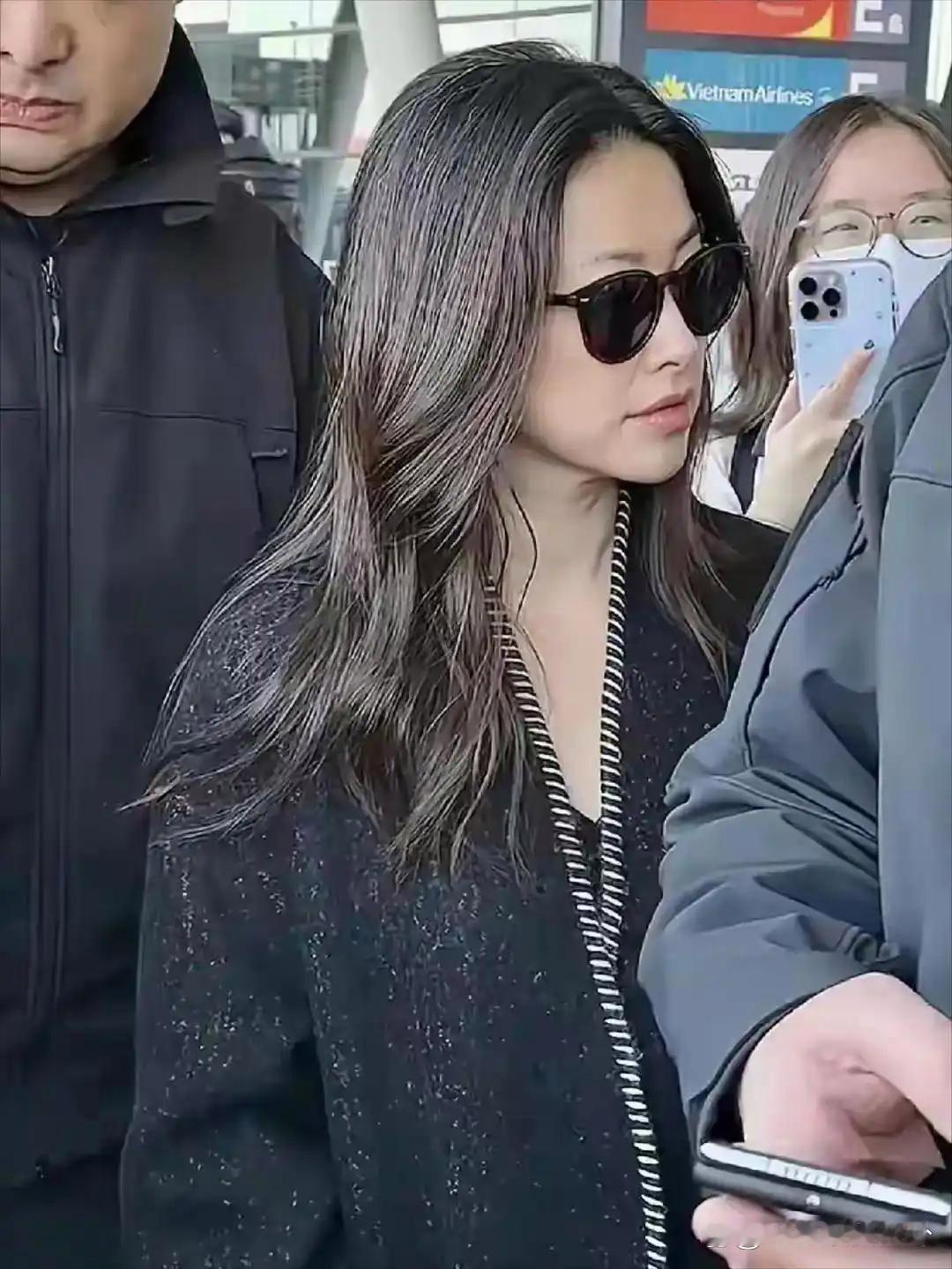 朱珠居然有了这么多白头发她才41岁 