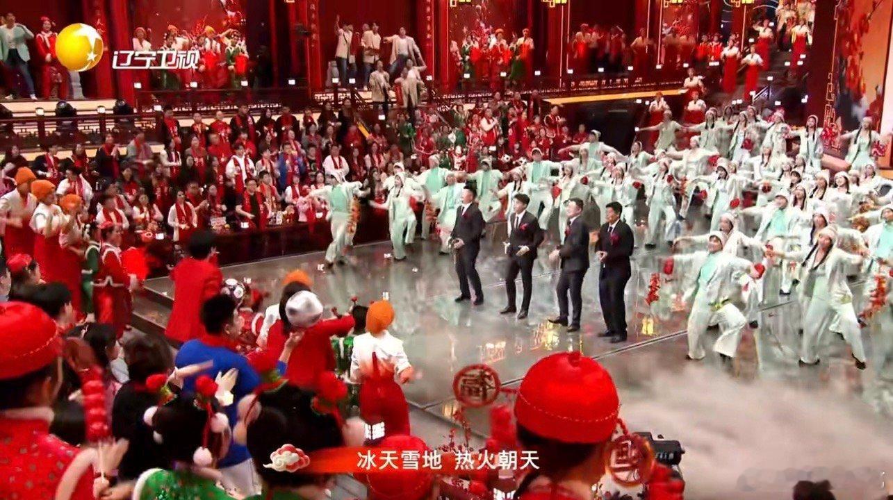 超出片！当辽足传奇拿起麦克风，这波跨界直接拉满期待值。辽宁足球F4辽宁春晚跨界说