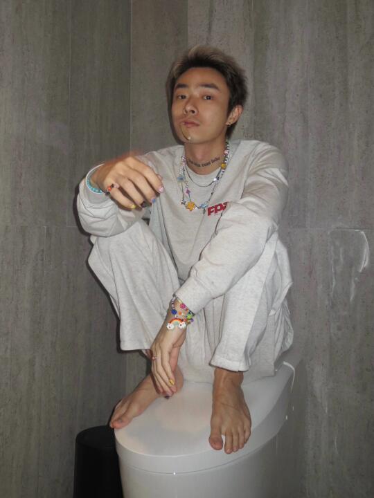 满山猴子我腚最红👌 酒店还能这样拍？