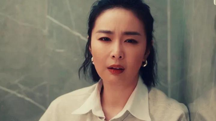 《亲爱的仇敌》：她该嫁个好男人？还是该专心搞事业？

罗曼被催婚，她差点就跟虚伪