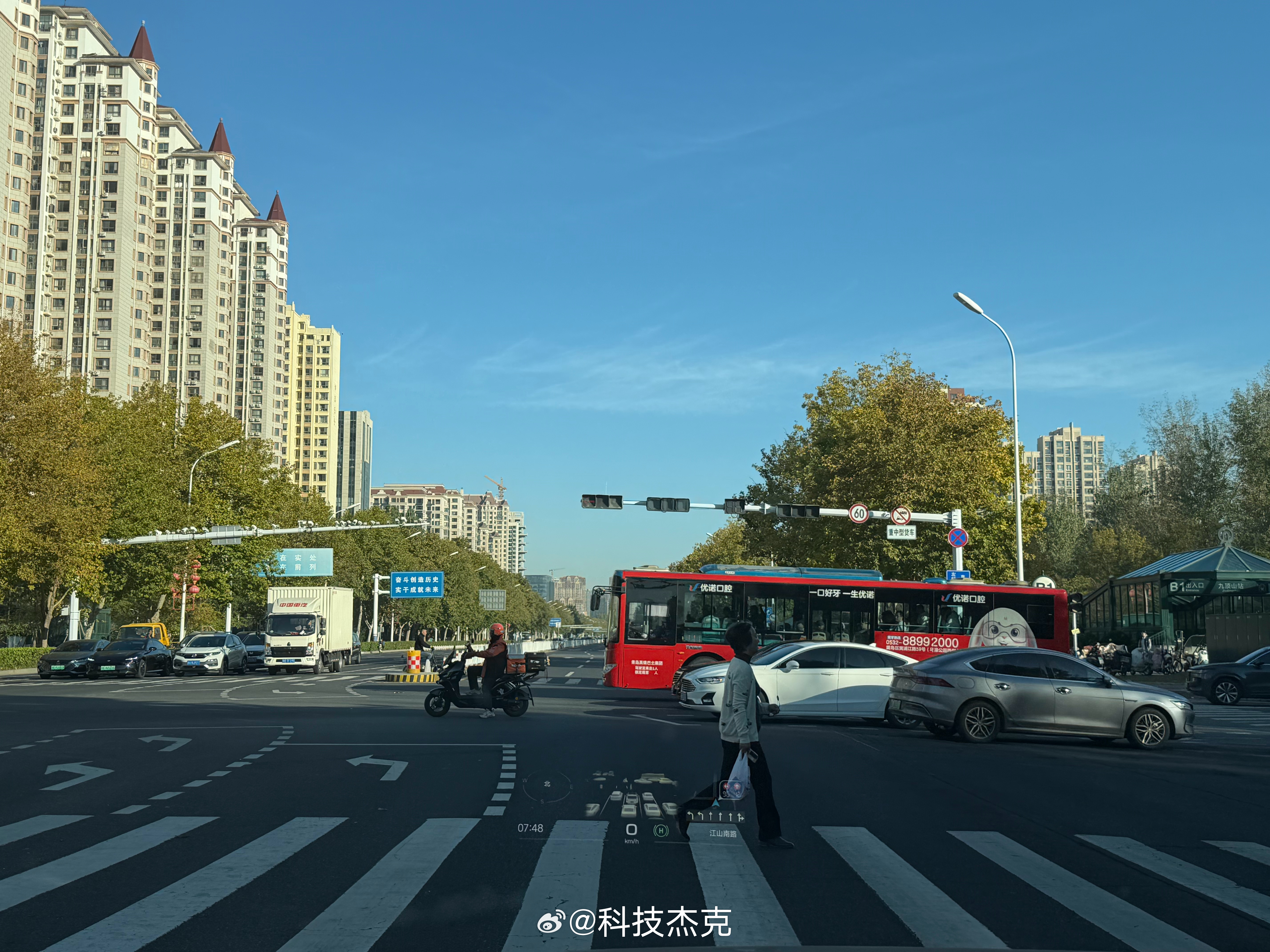 爸妈的爱从来都是双向的急科技杰克     今早7点半送完小孩，开车去地铁站接我爸
