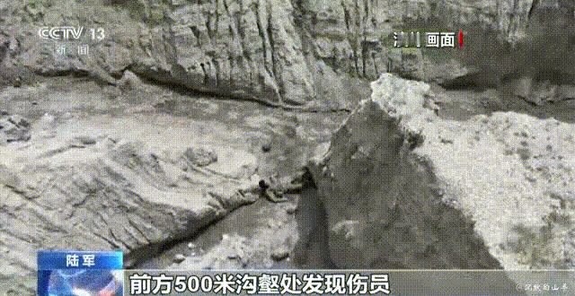 烽火问鼎计划在卫勤演练中，前沿救护人员穿戴外骨骼搭乘全地形车，在机械狗、无人机的