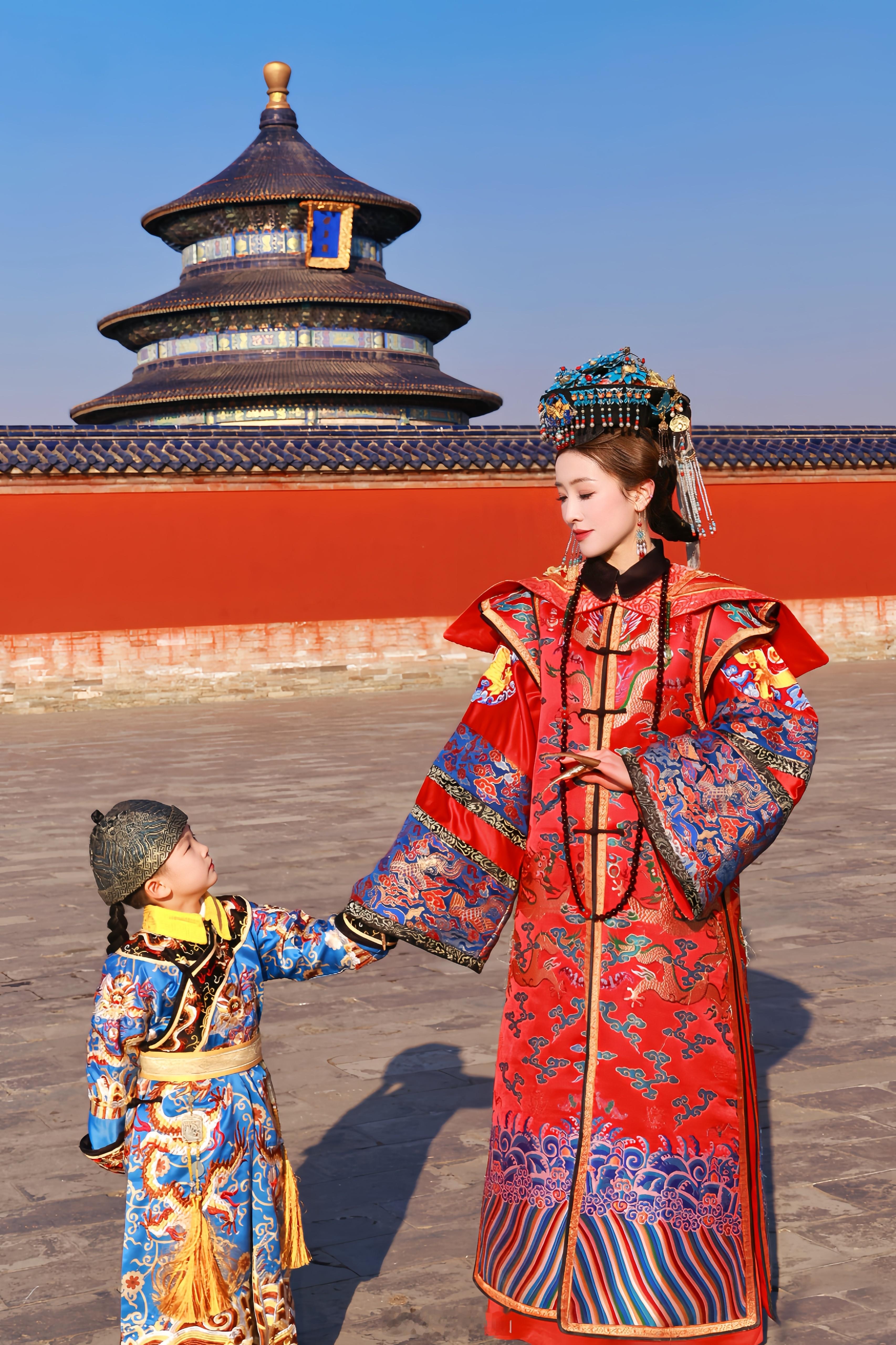 穿越到红墙蓝瓦，步摇轻摇，稚子绕膝 