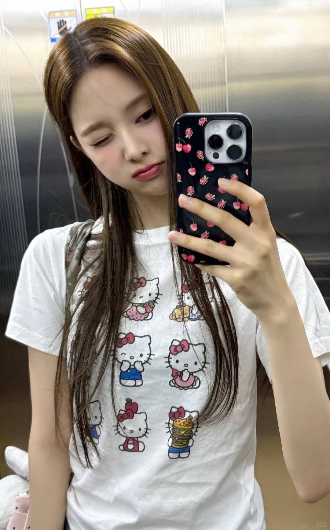 naya ?我的kitty T恤怎么样?ㅎㅎ 【pc更新】naya ?我很好奇?