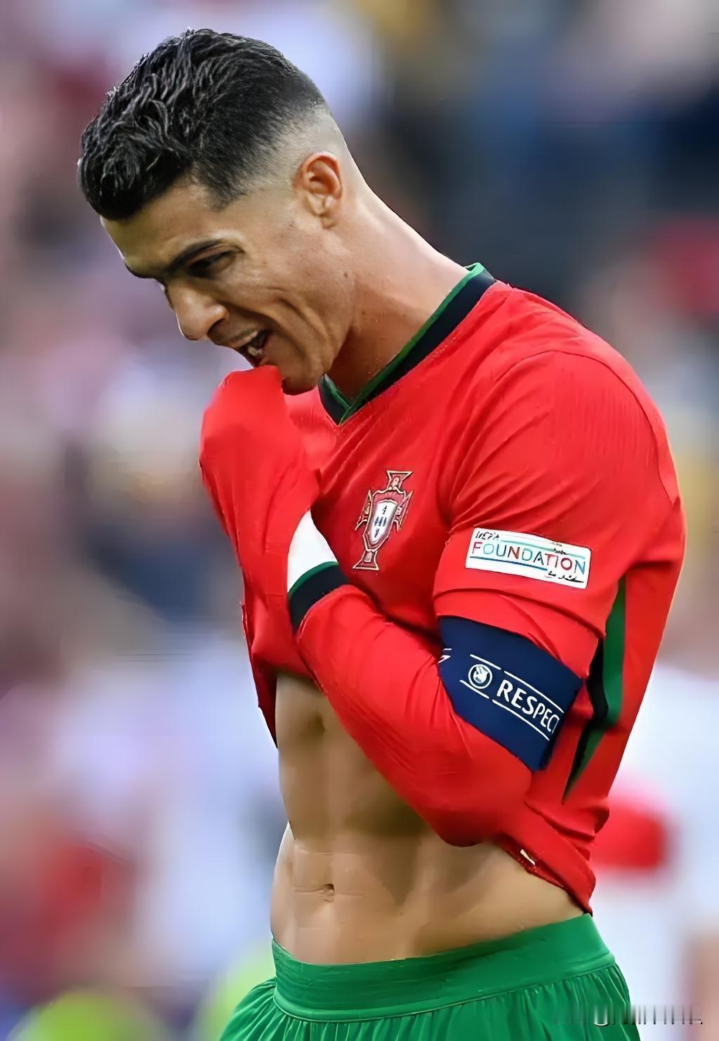 39岁的C罗这次真悬了，大概率因停赛错过2026世界杯正赛部分场次，而这可是他明