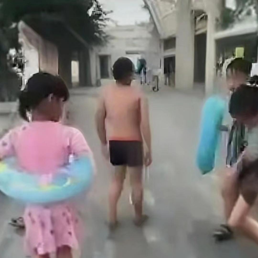 眨眼功夫，孩子就消失了！
8月24日，广西8岁男孩梁清彬，在北海银滩走失8天。