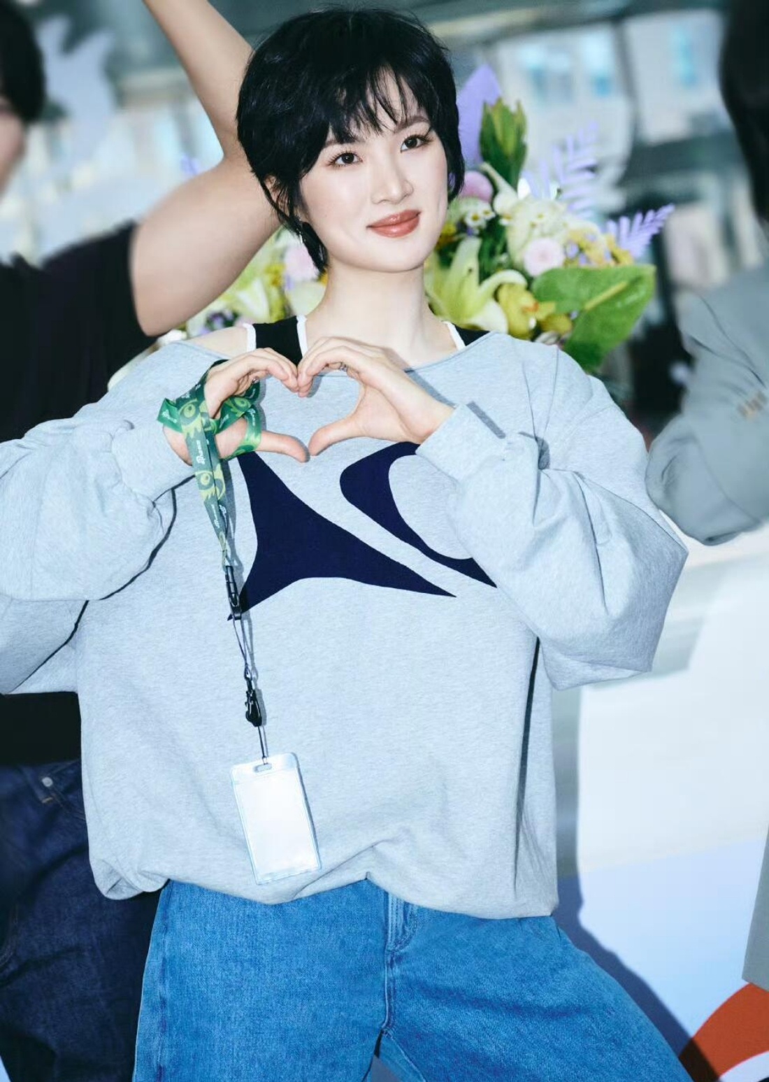 姚安娜说还好从哈佛毕业了姚安娜是个超级学霸，哈佛电脑工程和统计数据双学位毕业生，