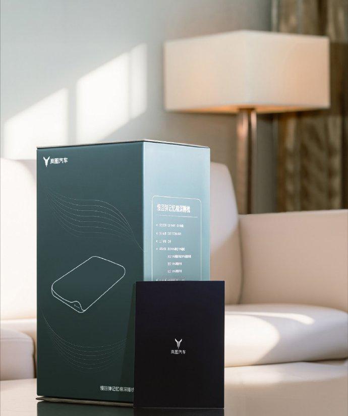 我依然是一名汽车内容创作者，但这条内容的主角是一个枕头——泰山X8即将开启静态品