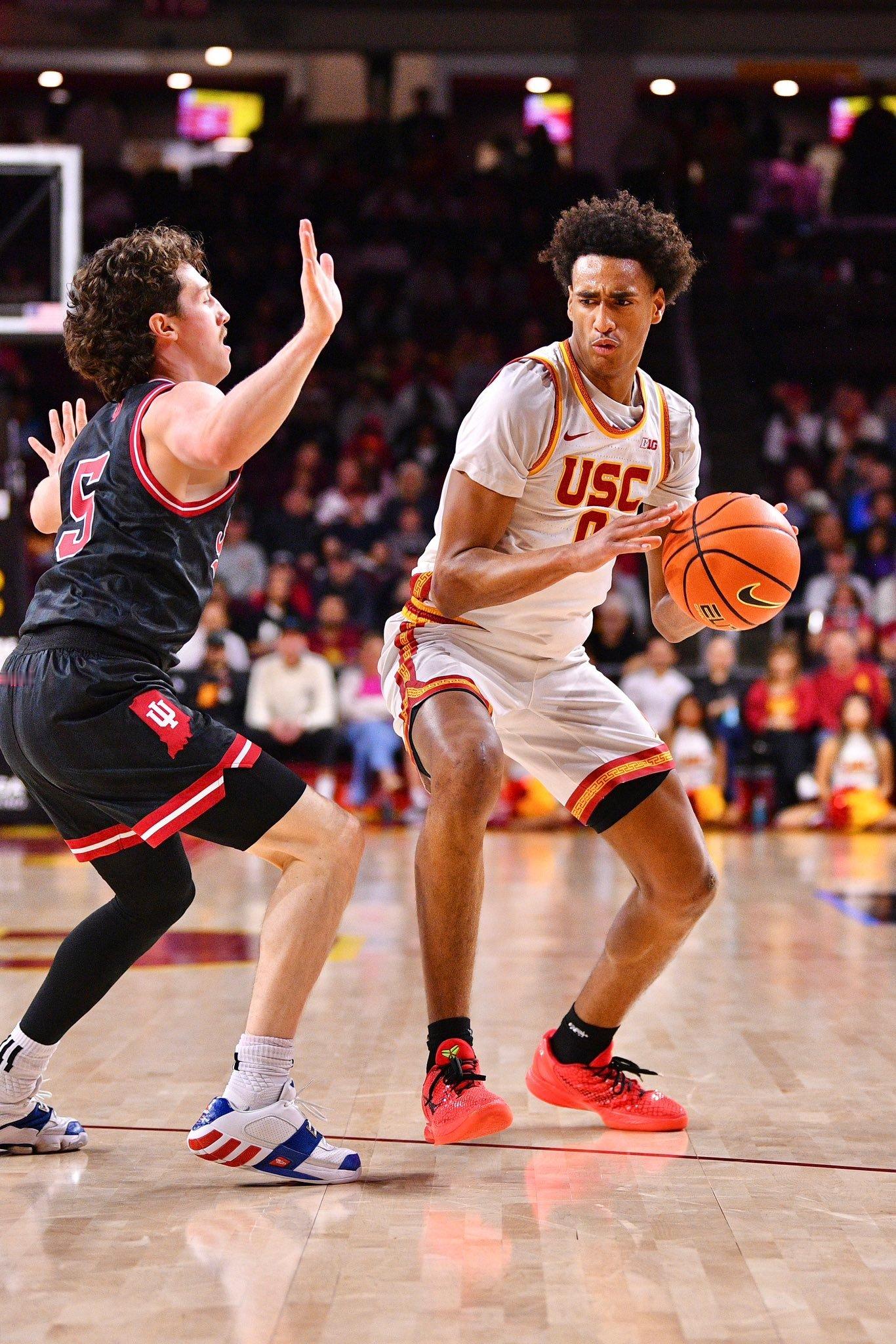 NBA 有點意思｜防守Alijah Arenas 的球員穿著他父親Gilbert