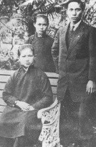 1891年,孙科出生在广东省香山县翠亨村,他从小便进入了风雨飘摇的岁月,父亲孙中