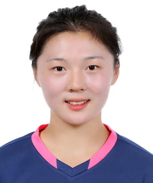 亚运会女足比赛，中国队出现了非常业余的一幕。加时赛的时候，中国队用孙方欣换上了张