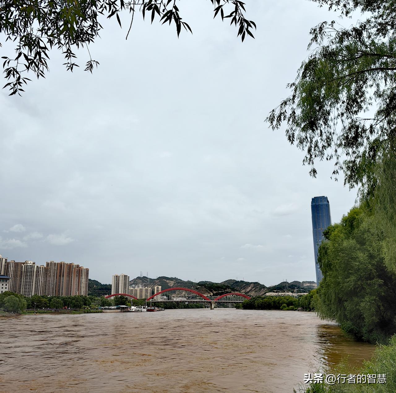 在兰州望河亭，黄河岸边一景 从不同的视角看黄河风光黄河岸边观景台 兰州黄河游览