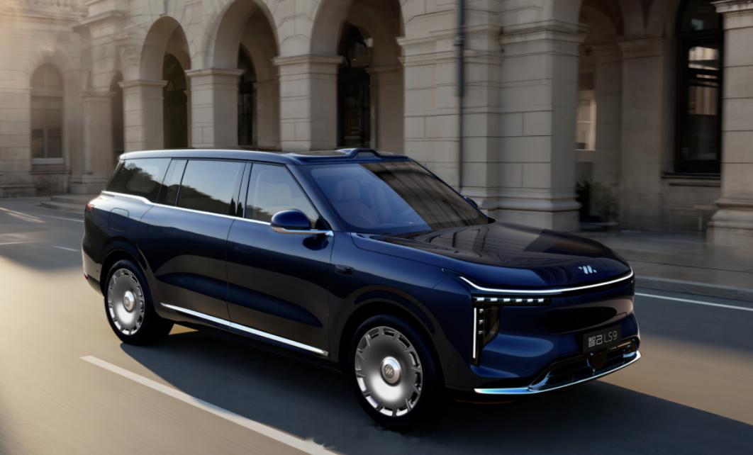 什么是超级增程 你有没有发现，2025 年的夏天，增程的车市变了。当智己宣布纯电
