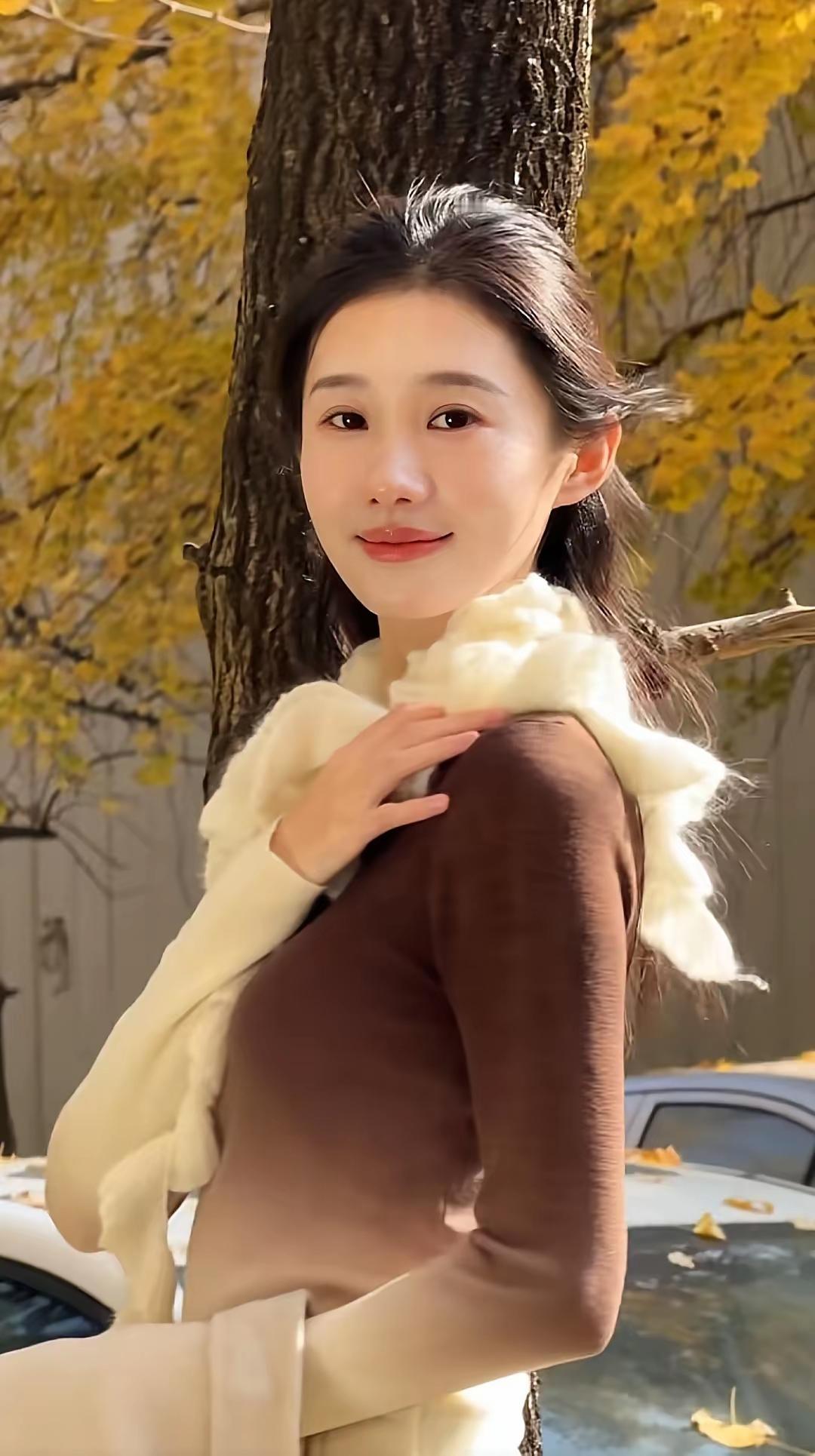 快节奏的时代，不妨慢一点。等一朵花开，听一场雨落，让心灵在喧嚣中找到宁静。