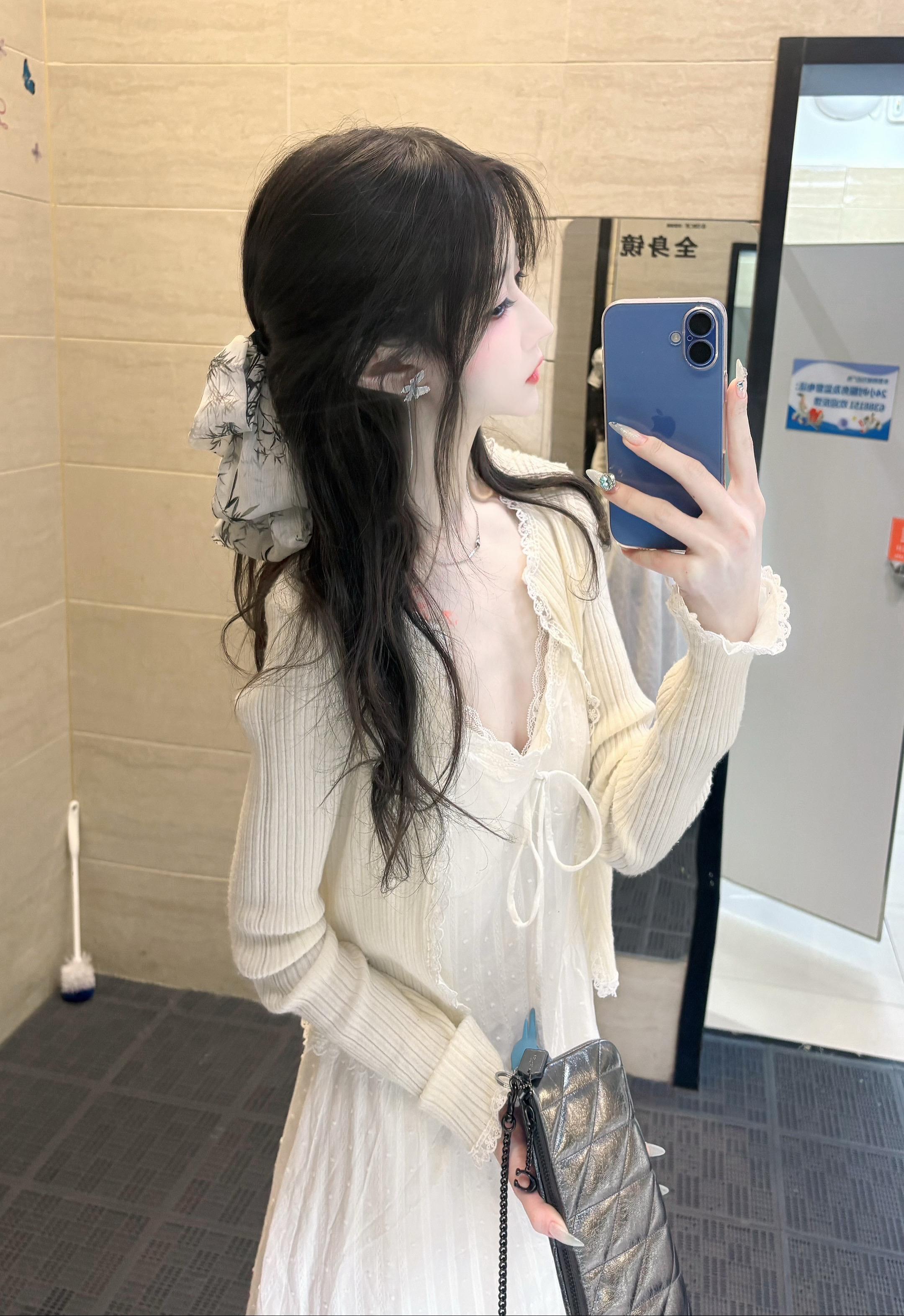 从那以后 我再也不相信任何承诺了 我只笑着点点头说我知道了